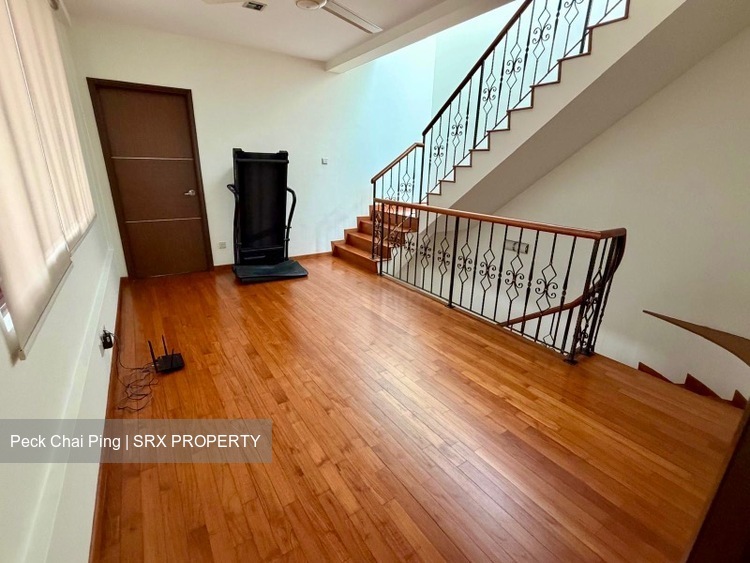 Phillips Avenue (D19), Semi-Detached #572385481